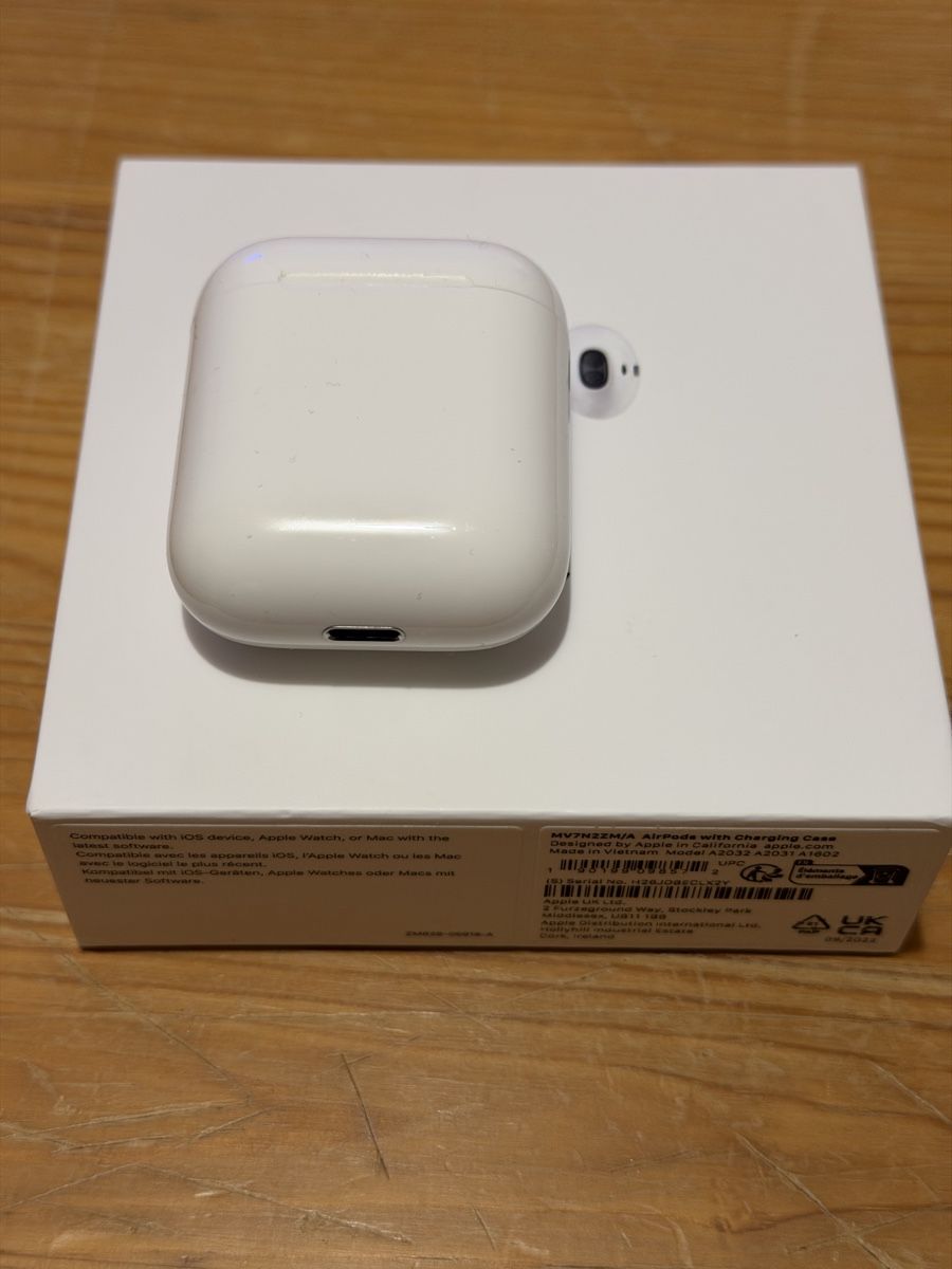 Apple Kopfhörer: Apple AirPods 2 with Charging Case  – Gebraucht aus Flumserberg tannenboden alp von pedroredshoes 4