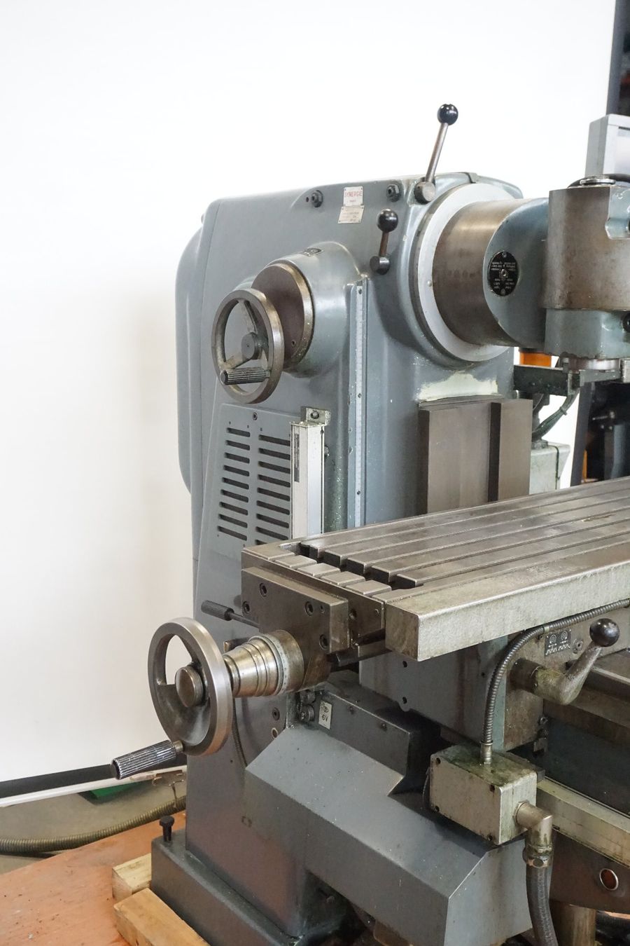 Schaublin Tutte le macchine: Fraiseuse SCHAUBLIN 53N – Usato da La Chaux-de-Fonds venduto da Greub_Machines 1