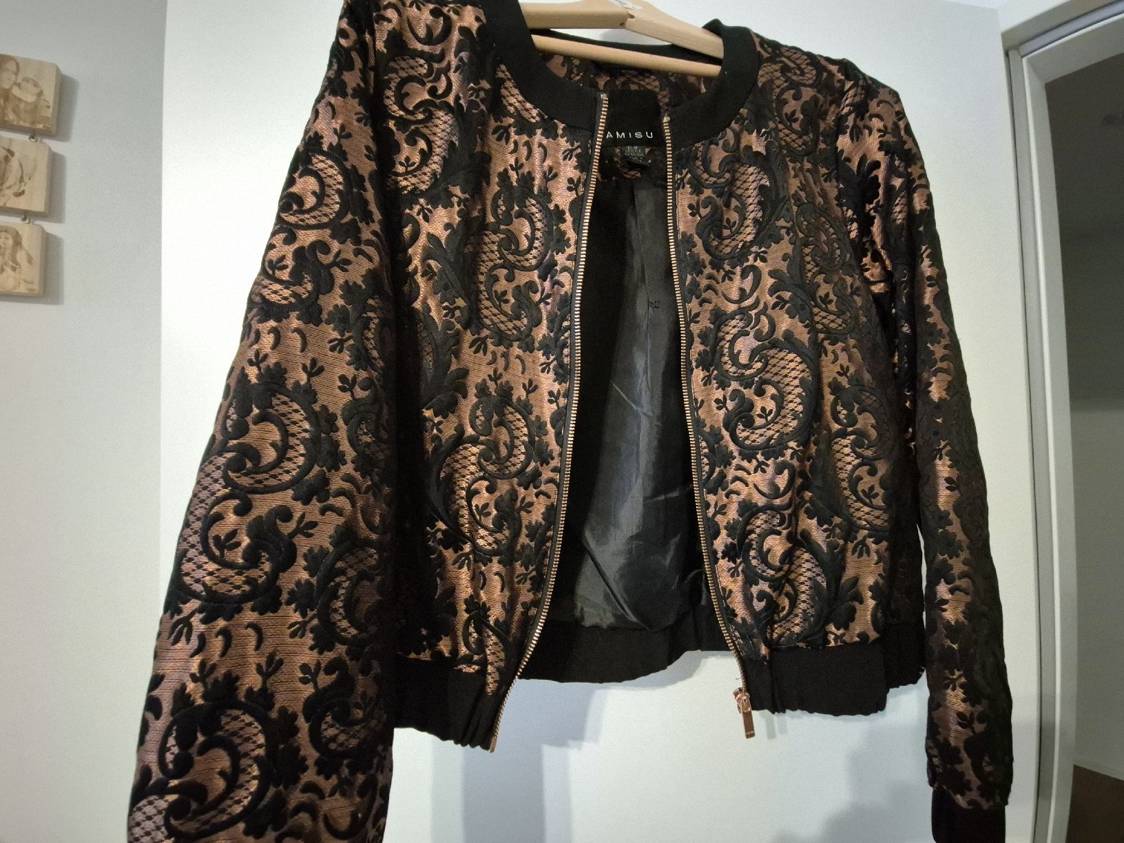 Giacche: Lace Bomber Jacket - Elegant & Stylish Autumn Essential – Usato da Basel venduto da and_zvv7