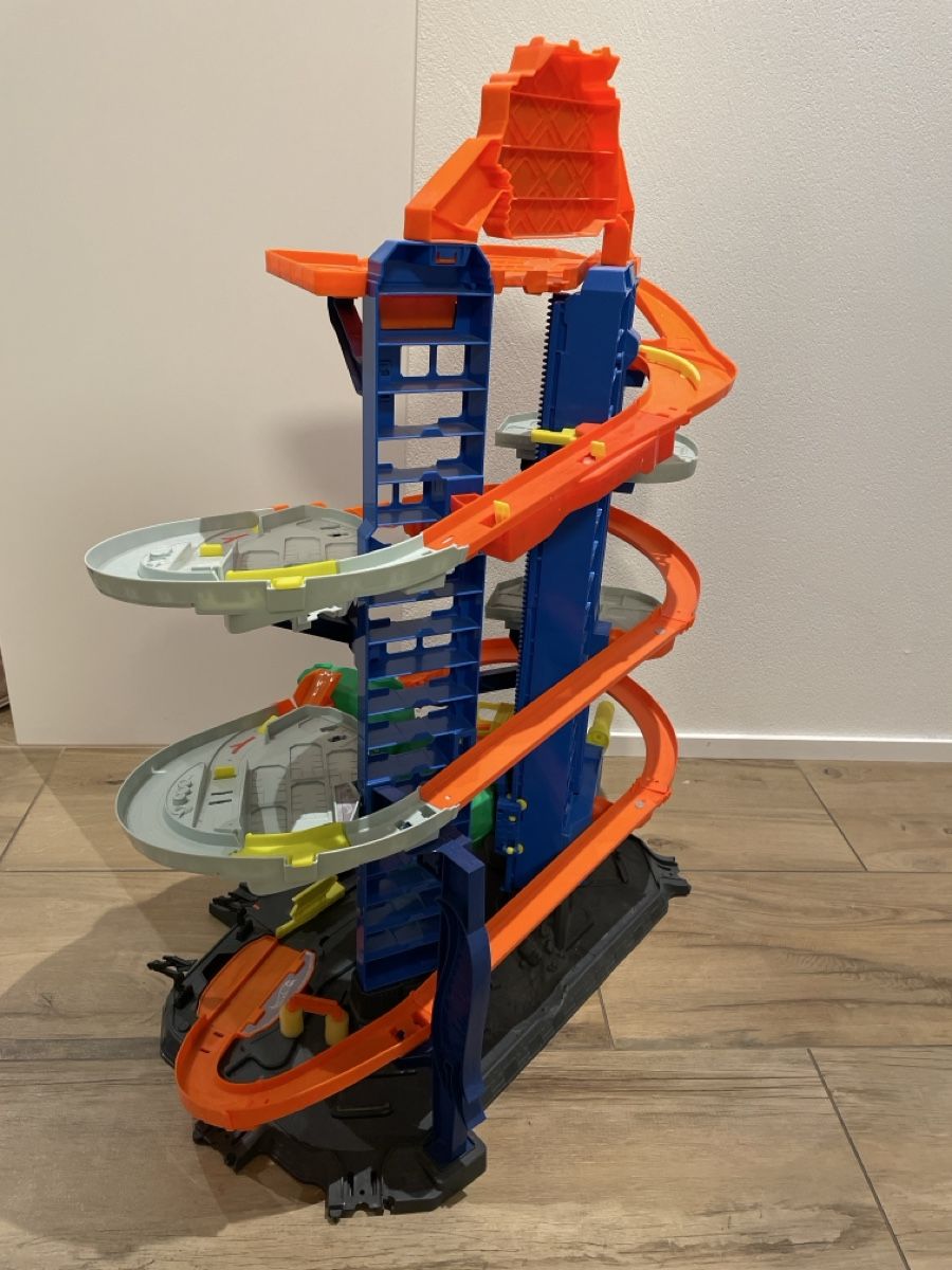 Hot Wheels Giocattoli: Hot Wheels Ultimativ Garage – Difettoso da Uznach venduto da Player6 2