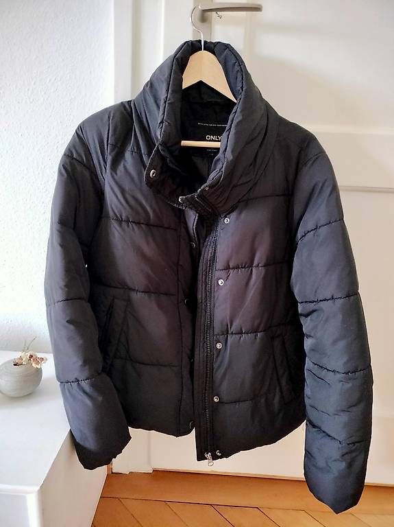 Vestes: schwarze Winterjacke – D'occasion à Luzern par car.i. 2