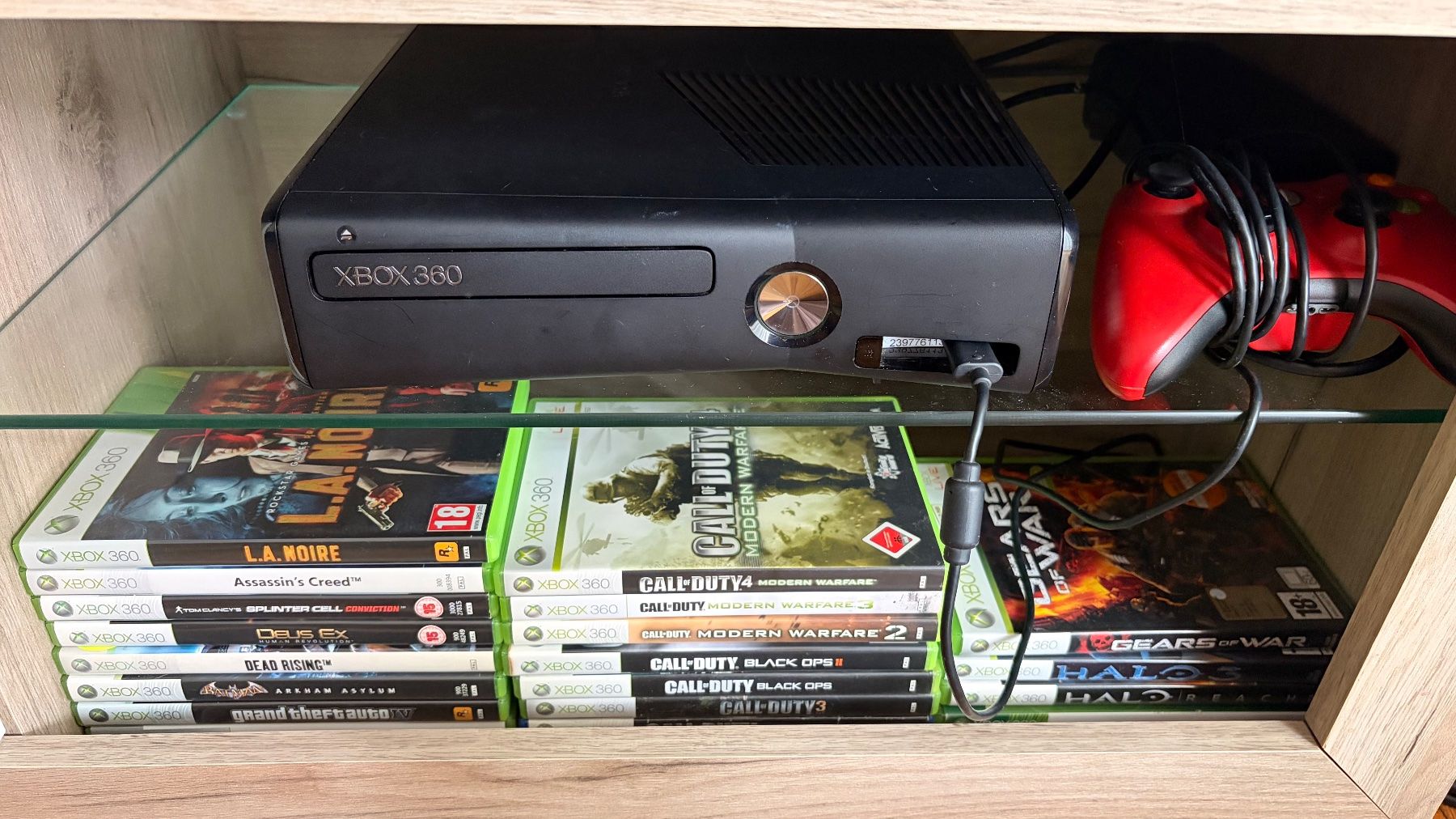 Microsoft Consoles: Xbox 360 Slim - 200 GB - mit 3 Controller – D'occasion à Zürich par eug_5qwt