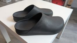 Chaussures Crocs taille 43 tres bon état