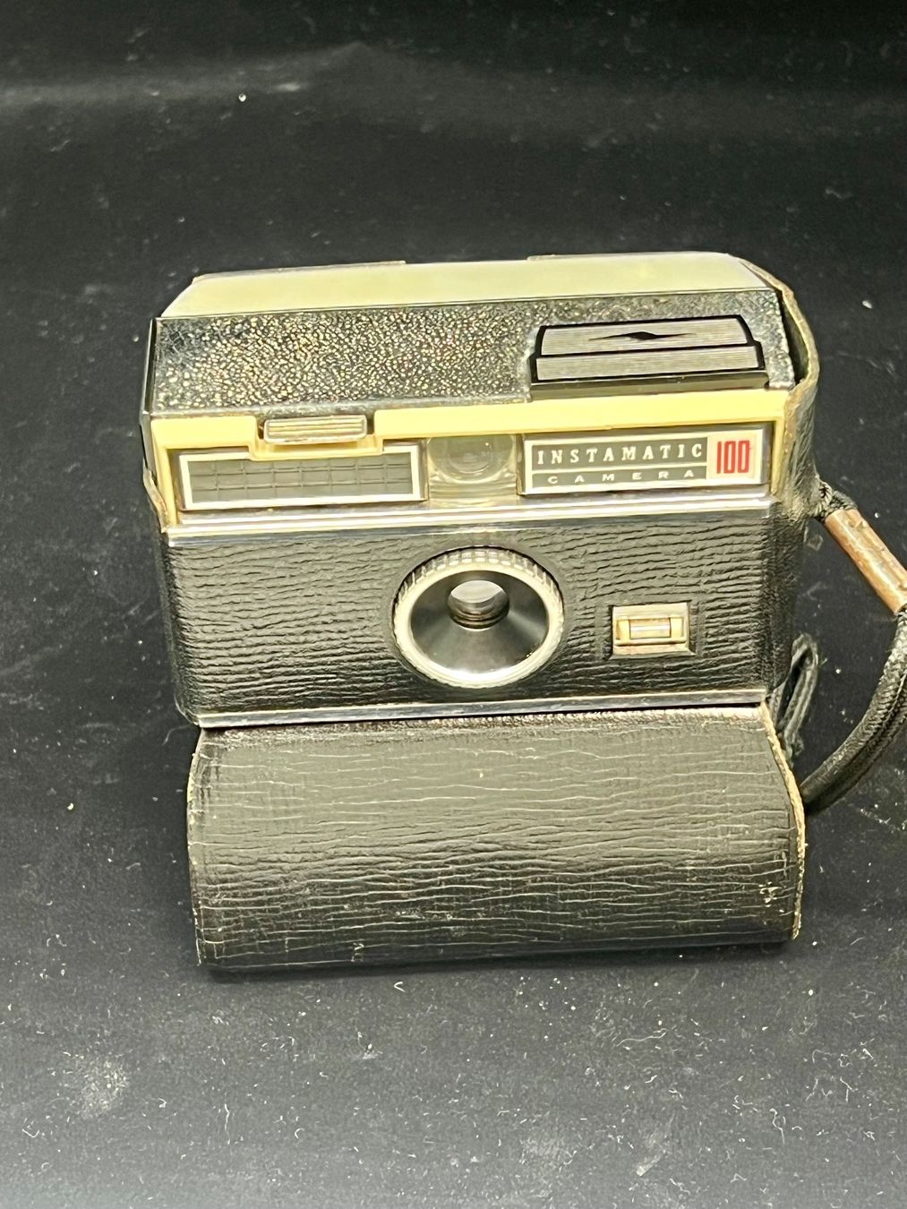 Kodak Appareil photo: Kodak Instamatic 100 Camera avec housse – D'occasion à Sion par ROBY_ROBY_ROBY 7