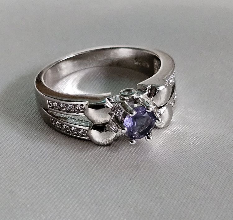 Anelli: Stilvoller Ring mit Amethyst, 925 versilbert, Gr. 8 – Nuovo (secondo la descrizione) da Grenchen venduto da maretop 2