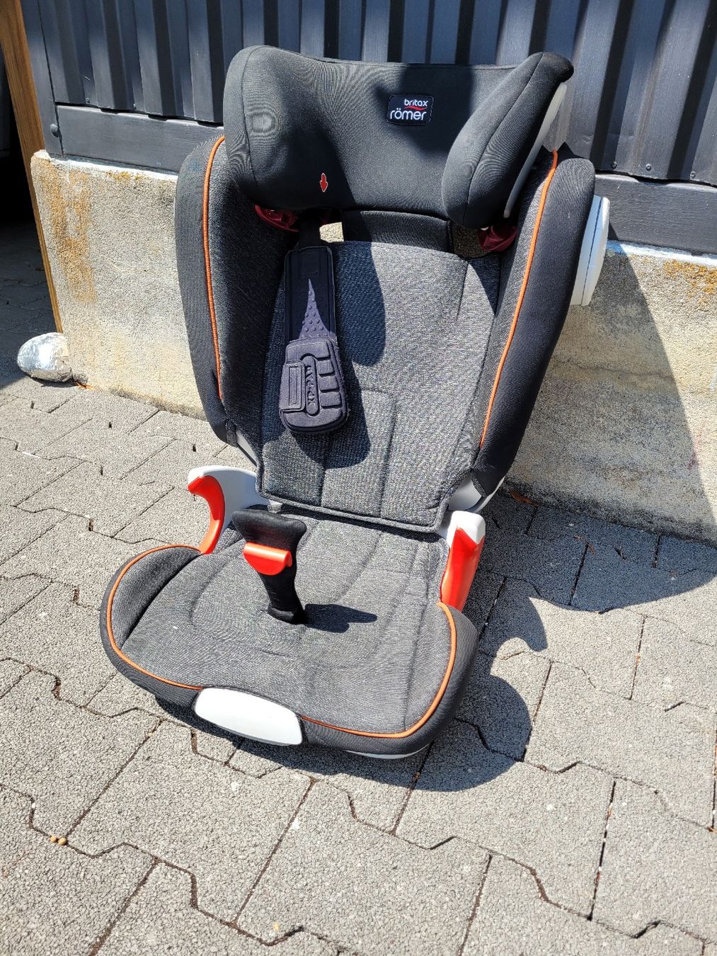 Britax Römer Seggiolini per auto: Britax Römer Kidfix II XP Sict, Autokindersitz – Usato da Gontenschwil venduto da manolis88 1