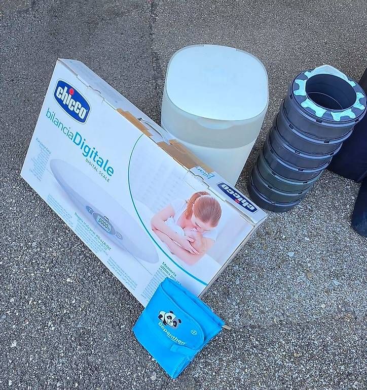 Kleiderpakete & -sets: Pack bébé fille complet avec trio Chicco – Gebraucht aus Montbovon von iac_x7tm 3
