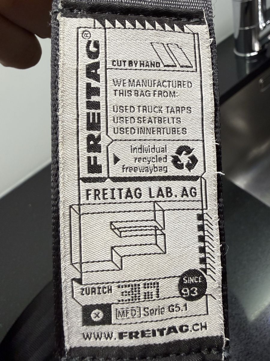 Freitag Altro in  Abbigliamento & Accessori: FREITAG vintage viola, modello G5.1 – Usato da Cadenazzo venduto da Taty77 2
