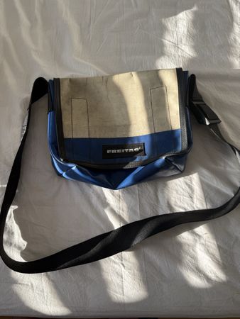 Freitag Messenger Tasche gebraucht blau weiss