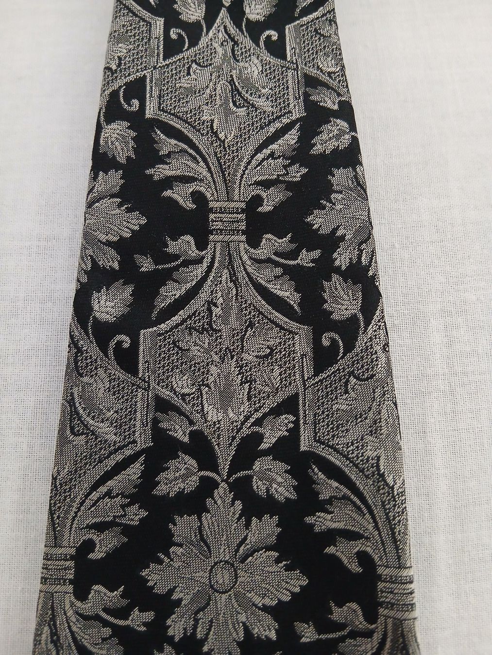 Versace Cravatte: Cravatte Versace Versus – Usato da Genève venduto da GenevaLuxury 1