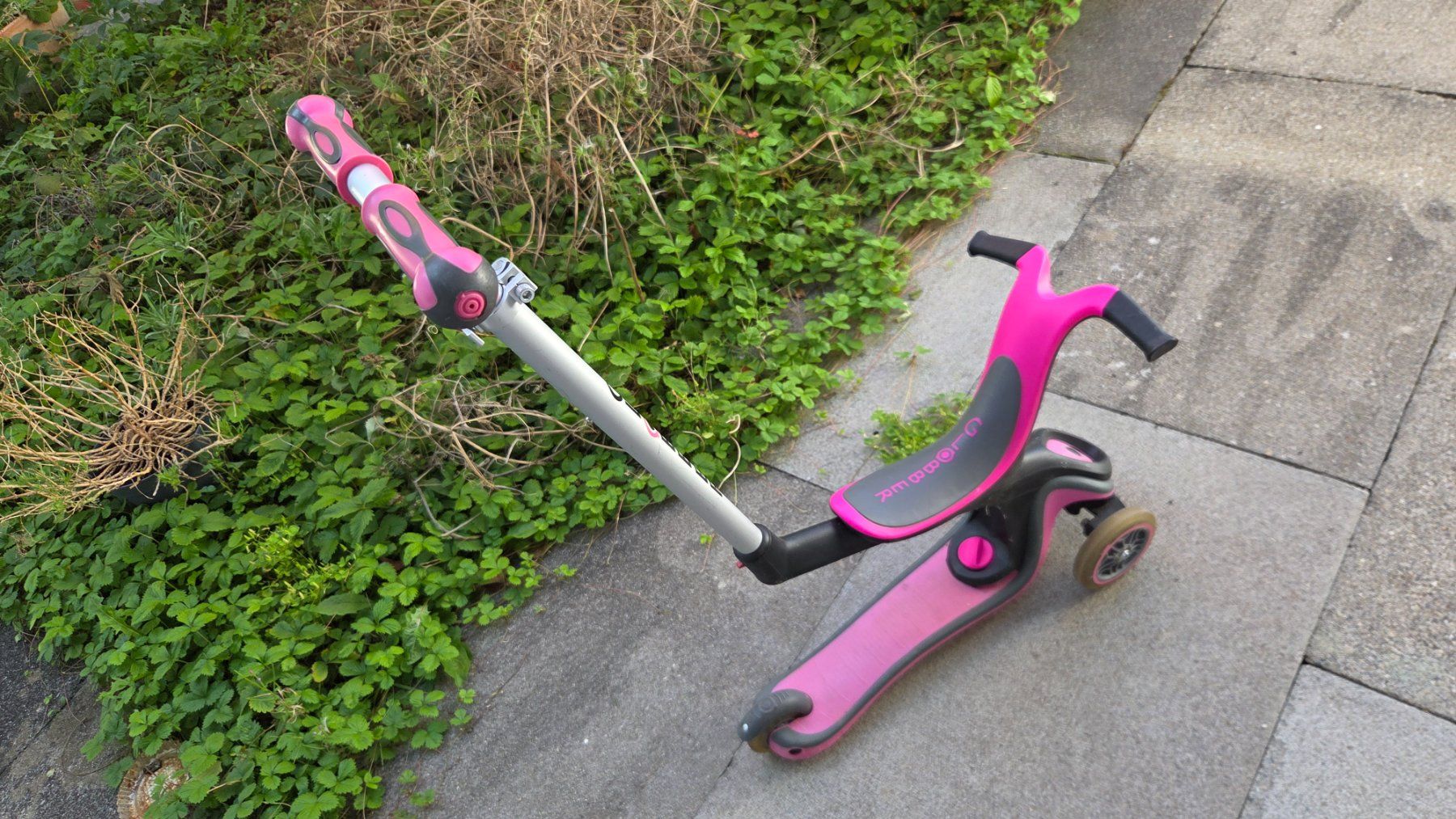 Globber Fahrzeuge für Kinder: Globber Kinderroller pink 3-Rad gebraucht – Gebraucht aus Roggwil BE von Freecer 2