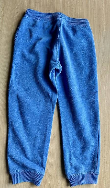 Lotti & Set di vestiti: Trainer / Jogginganzug H&M, Gr. 110-116 – Usato da Fehren venduto da Flugzeug1177 4