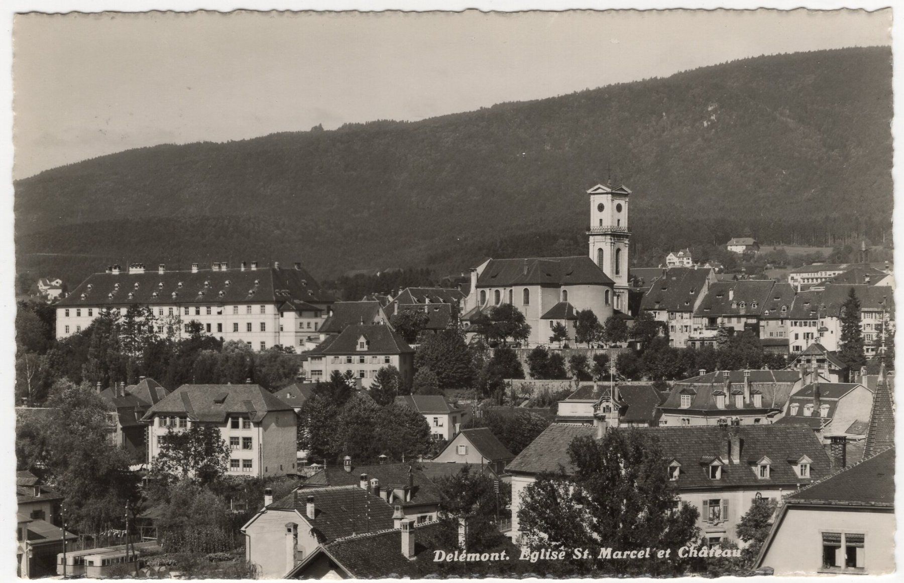 Cartoline postali: Delémont. Eglise St. Marcel et Château – Usato da Eglisau venduto da Chperfins