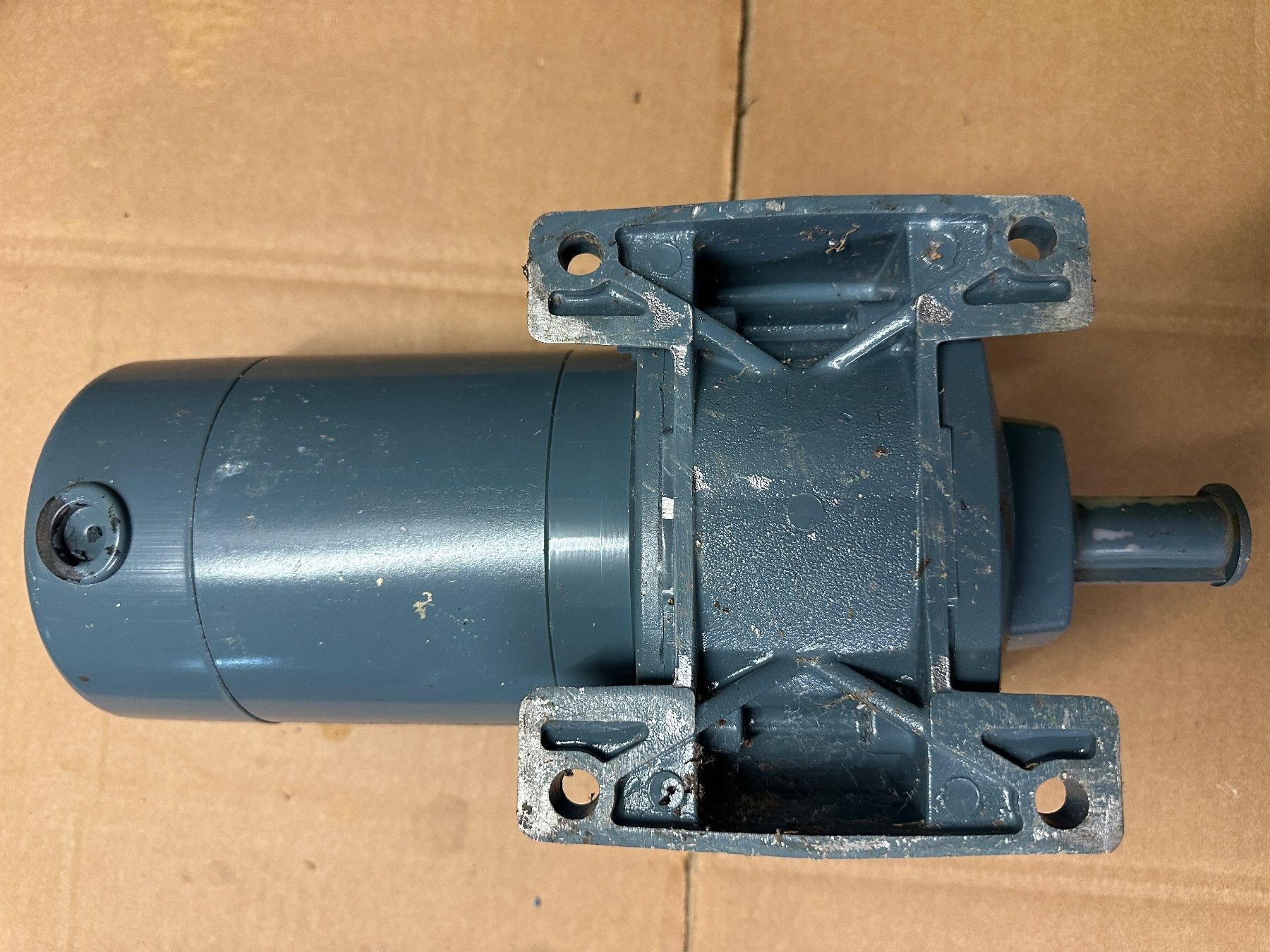 : Robuster 12/24VDC Stirnradgetriebemotor – Nuovo (secondo la descrizione) da Aarwangen venduto da Tesla100 3