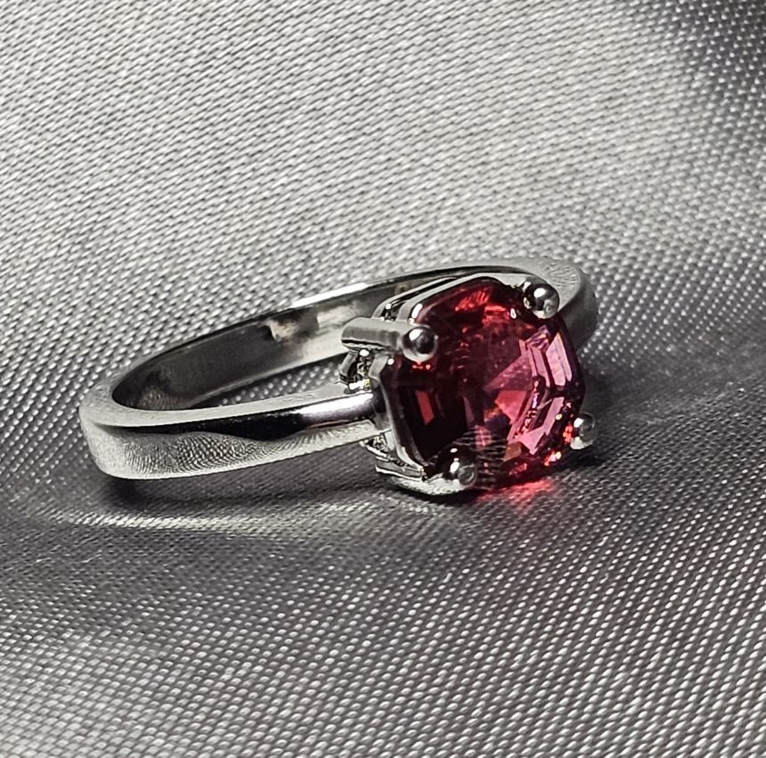 Anelli: Eleganter Ring mit Turmalin, 925 versilbert, Gr. 6 – Nuovo (secondo la descrizione) da Grenchen venduto da maretop
