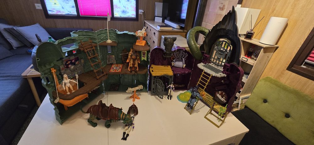 Jouets: MOTU: CASTLE GRAYSKULL,  SNAKE MOUNTAIN UND VIELE FIGUREN – D'occasion à Nürensdorf par manuel0911 3