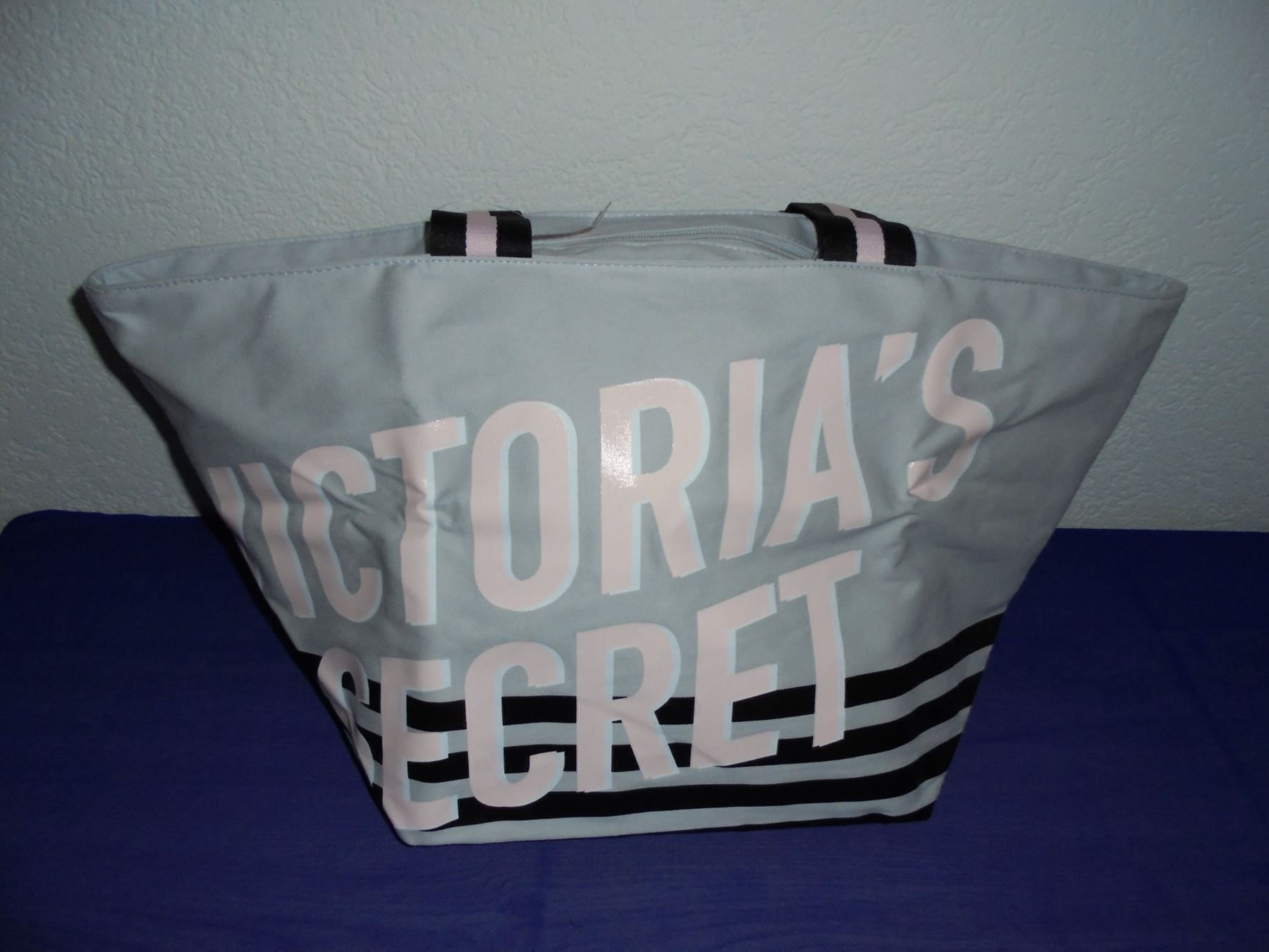 Victoria's Secret Taschen für Damen: VICTORIA'S SECRET GROSSE TASCHE/ SHOPPER – Neu und originalverpackt aus Aarau Rohr von PinkSchwein 1