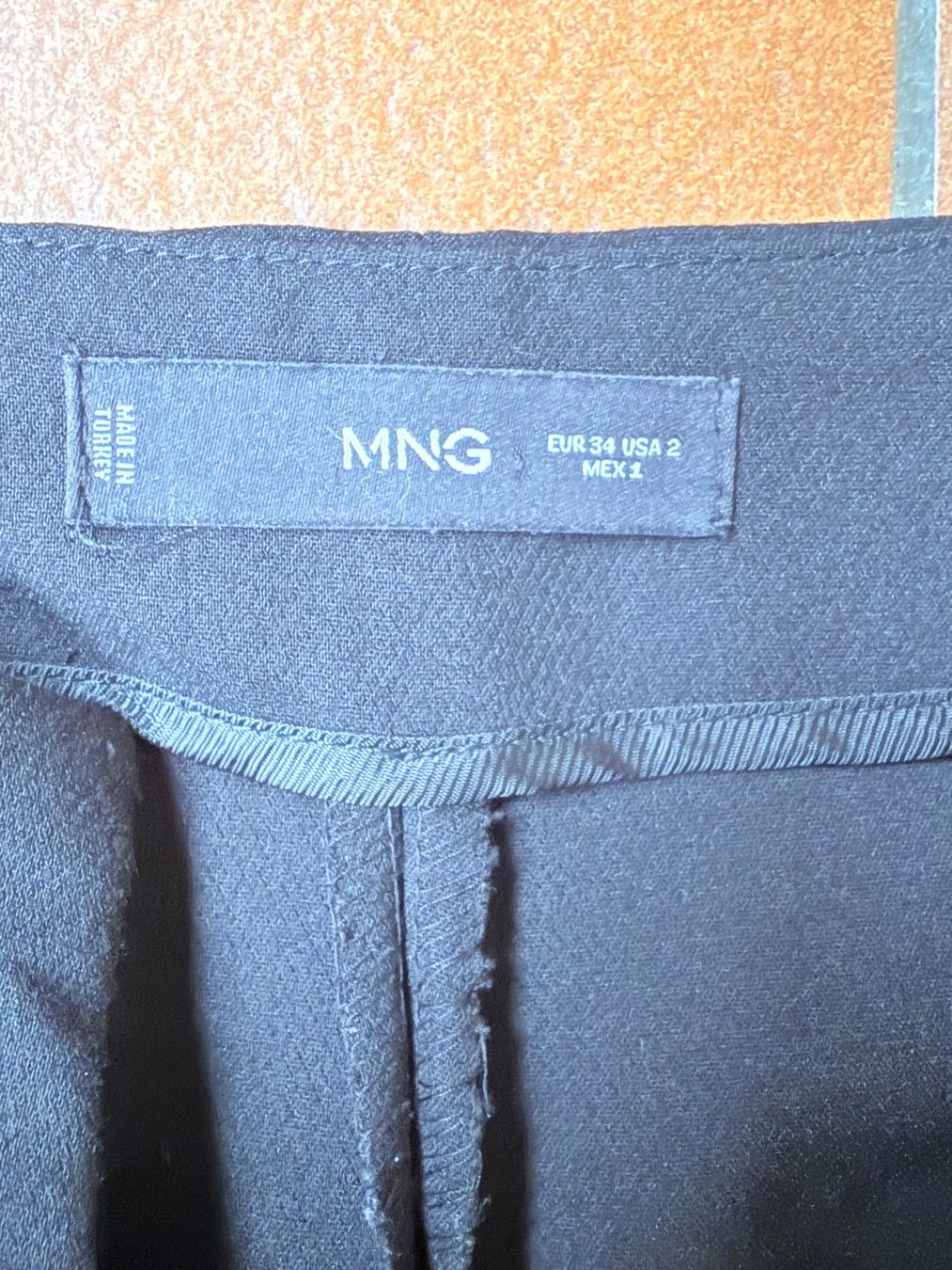 Mango Hosen: Pantaloni neri Mango – Neu (gemäss Beschreibung) aus Bellinzona von bul_mvy5 1