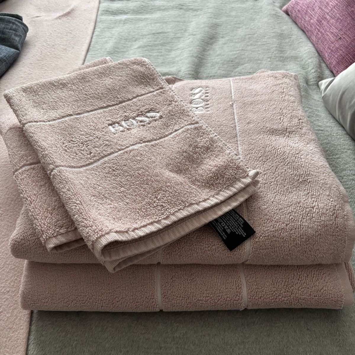 Hugo Boss Teli da bagno: Hugo Boss Bath Towel Set – Nuovo (secondo la descrizione) da Berneck venduto da mlb_ch99