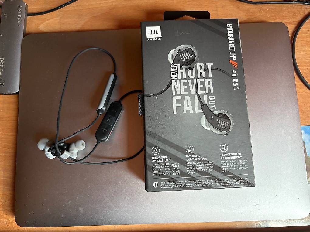 Cuffie: Kopfhörer Bluetooth Endurancerun – Usato da Brugg AG venduto da Kabru