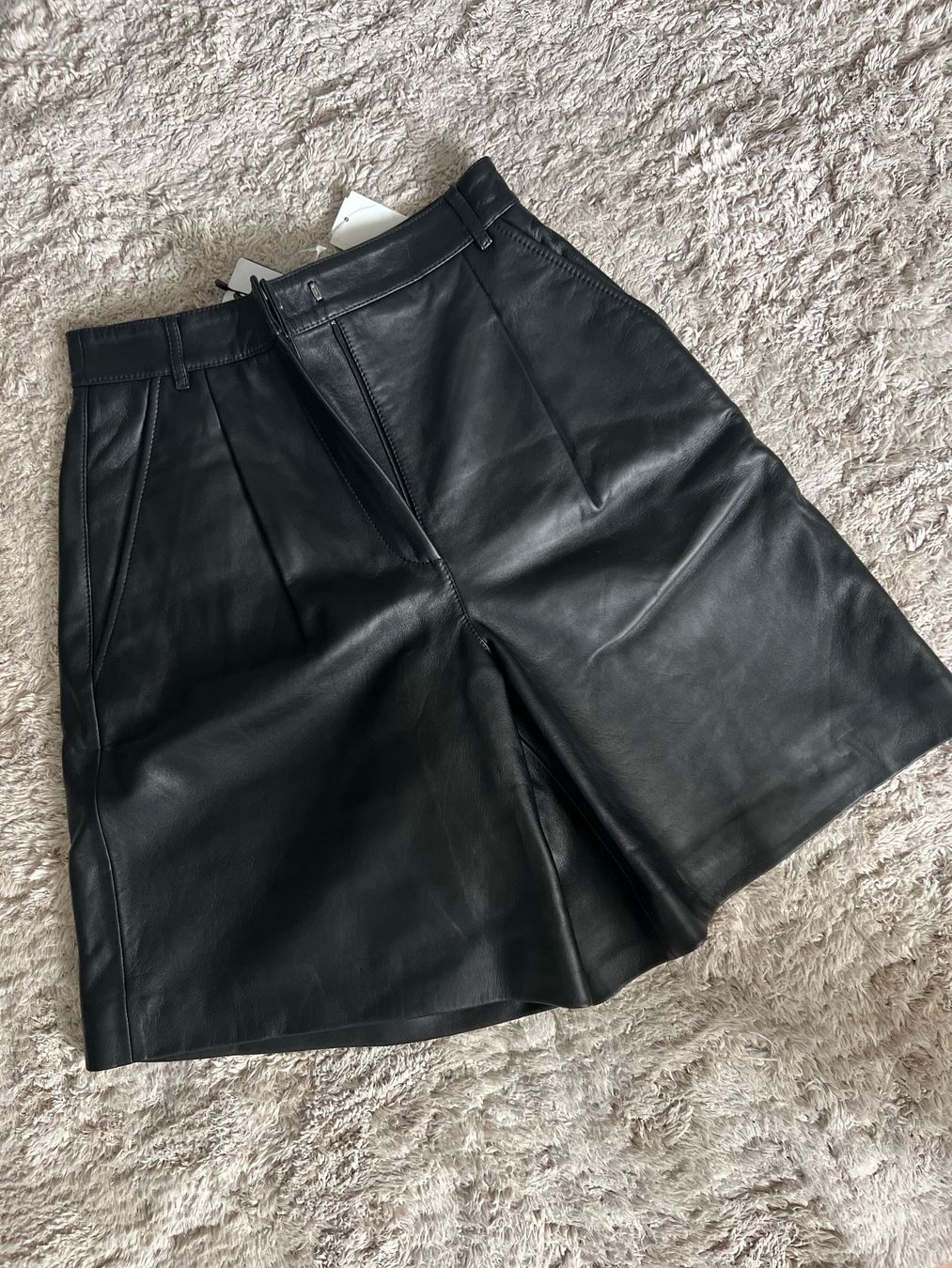 Max Mara Pantaloni: Max Mara Leder Bermudas, new – Nuovo e nell'imballaggio originale da Baar venduto da Zlata1 3