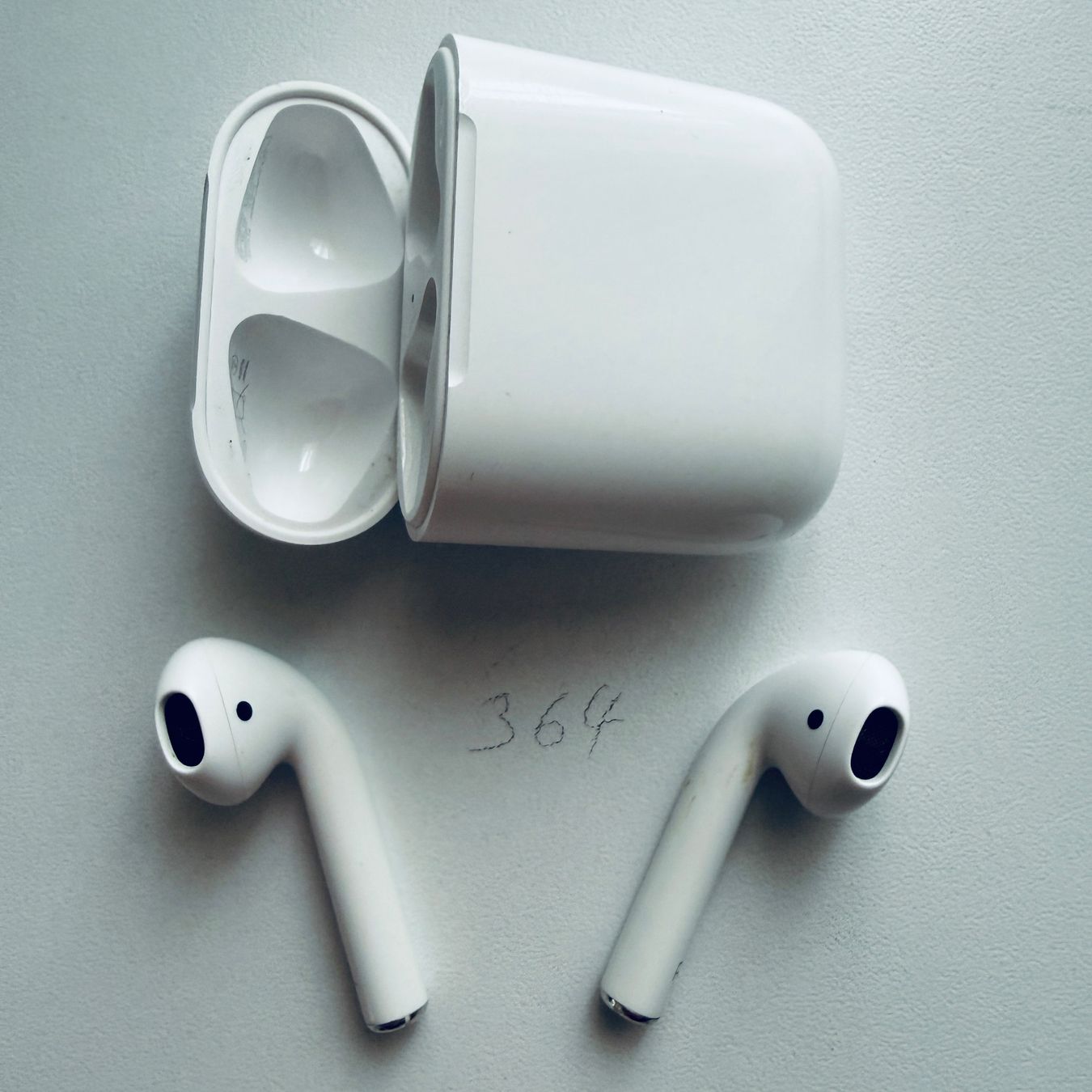 Apple Cuffie: Original Apple AirPods 2 Gen. Wireless Kopfhörer & Case – Usato da Basel venduto da MY.AIRPODS.SHOP 1