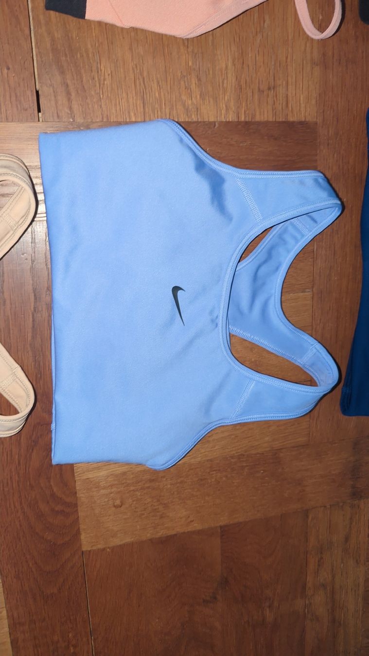 Nike Altra biancheria intima: Sports Bra Bundle Nike & Calvin Klein – Usato da Stans venduto da angelajanequick 4