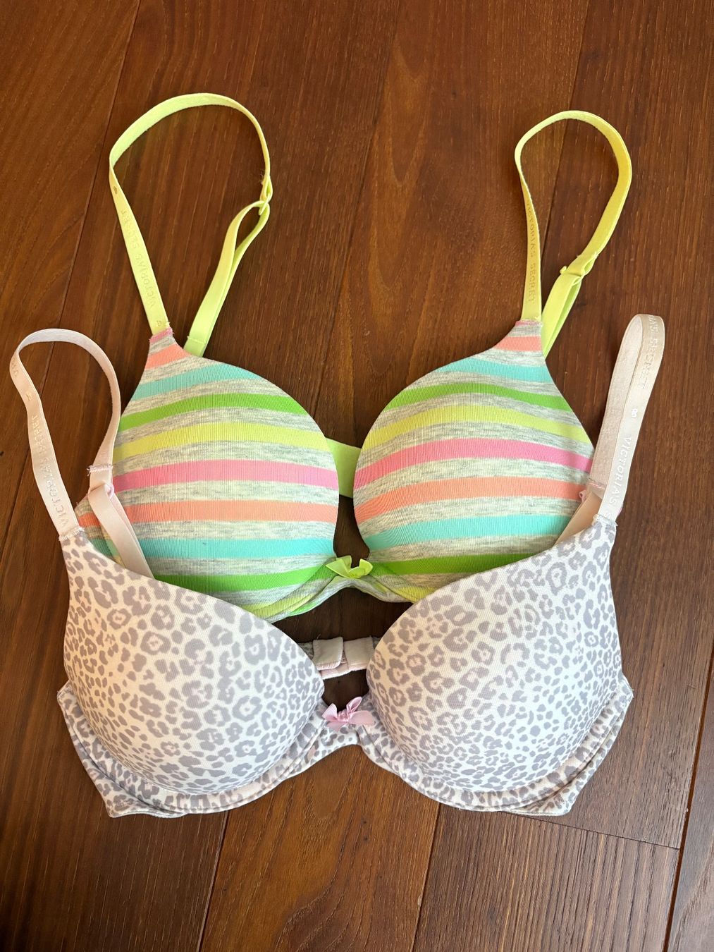 Victoria's Secret Altra biancheria intima: Victorias Secret TShirt-BH Set – Usato da Dietikon venduto da dragony89