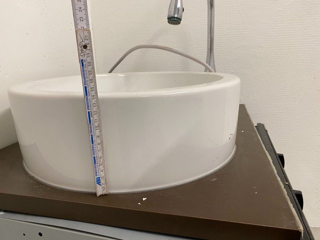Lavabi & lavandini: Lavabo mit Mischbatterie Durchmesser 45 – Usato da Schinznach-Dorf venduto da Hpurzel 2