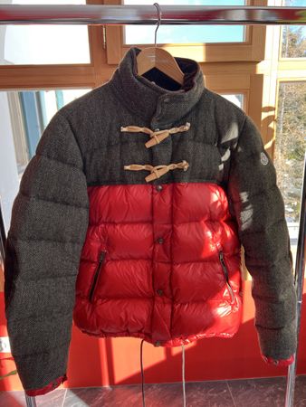 MONCLER Daunenjacke rot-braun Grösse M mit Coyote Fell