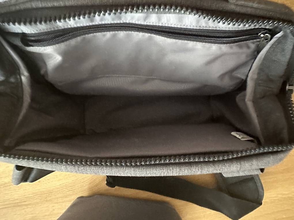 Borse: Sac à appareil photo ou caméra  – Usato da Carouge GE venduto da Mfeusier 1