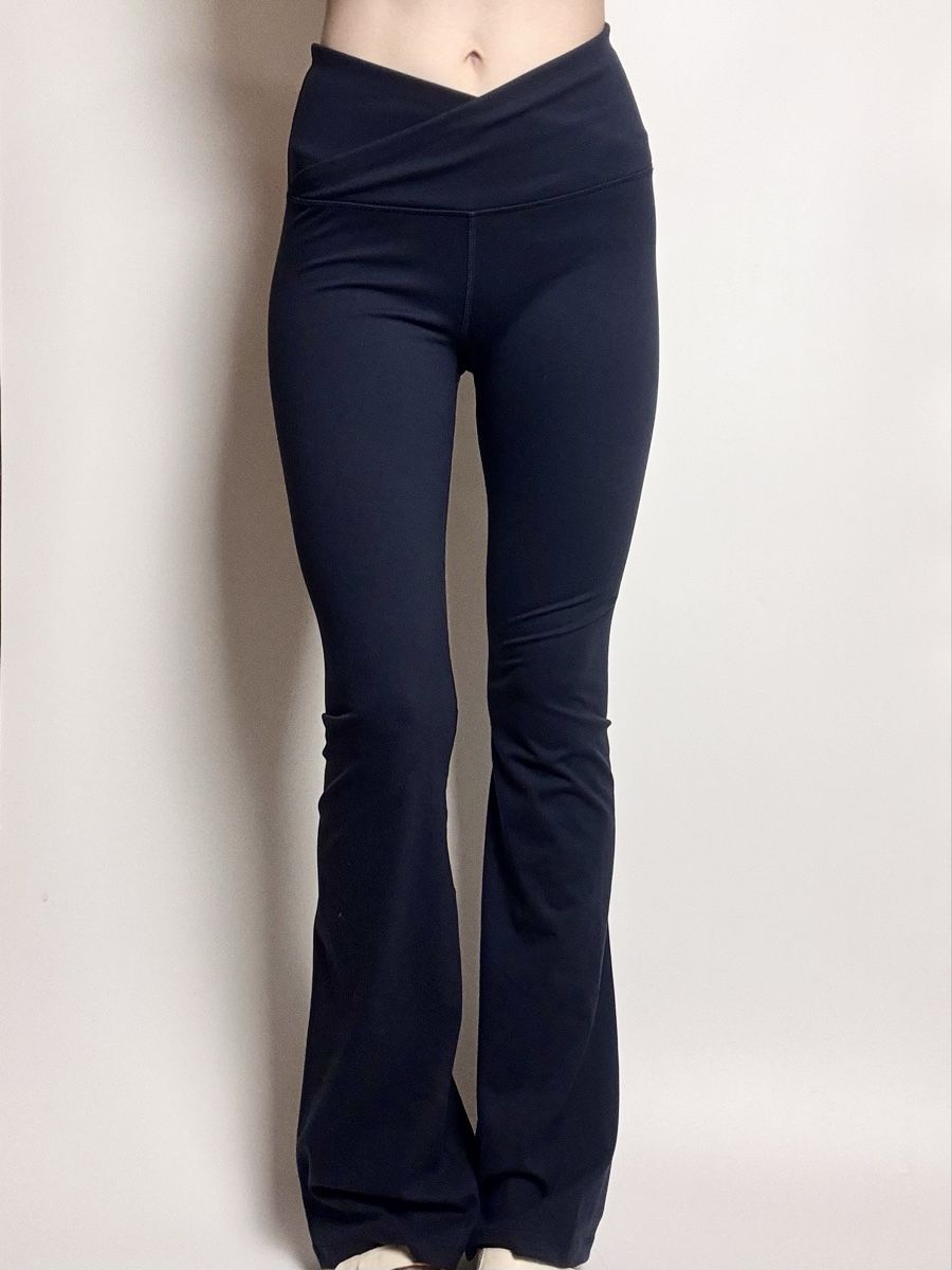 Leggings: yoga pants flared, cross waist – Usato da Leissigen venduto da lamooniade