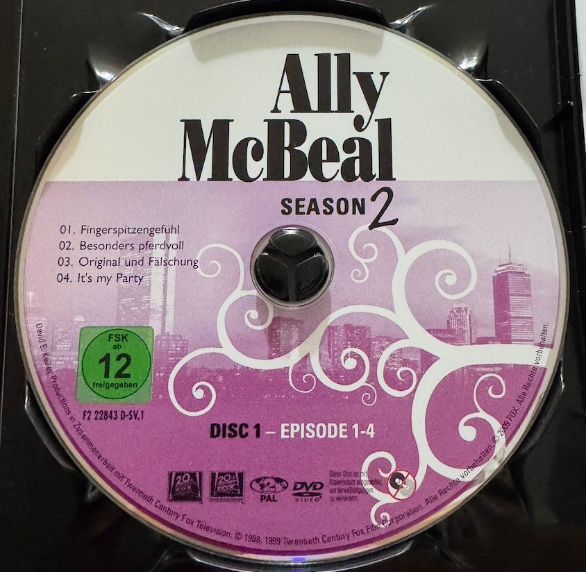 Tutti i DVDs: 6 DVDs  ALLY McBEAL - SEASON 2 – Usato da Wisen venduto da gigisna 6