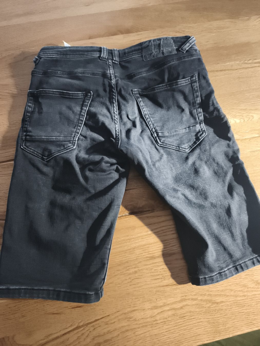 Pantaloni: FSBN Jeans Shorts Grau Grösse XS – Usato da Oberurnen venduto da Schneidi79 2