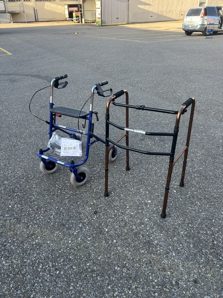 Ausili per la deambulazione: Gehhilfe Rollator und Stehhilfe neuwertig – Usato da Wetzikon ZH venduto da MedinaL 2