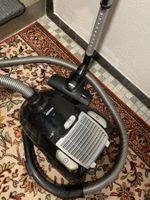 Staubsauger neuwertig, Garantie 5 Jahre