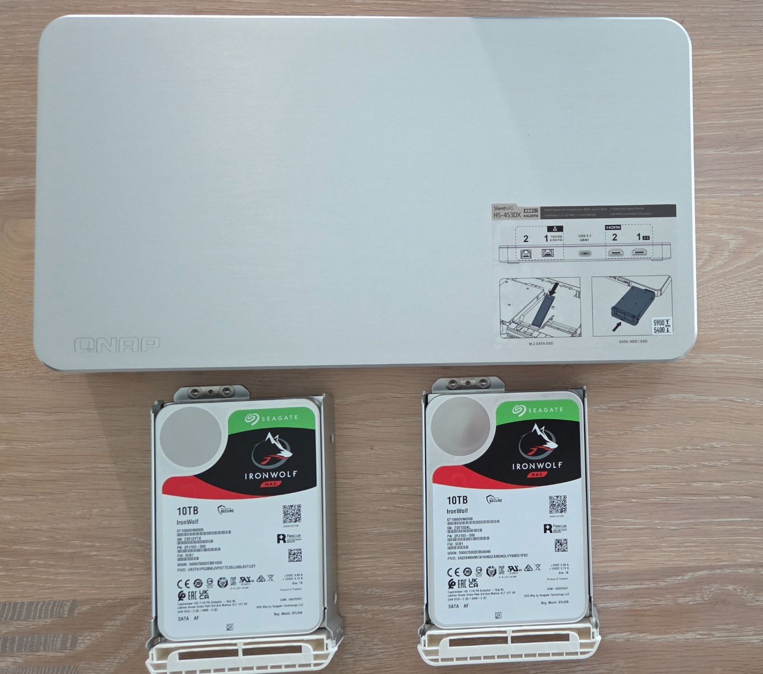 Qnap Server: QNAP HS-453DX "Silent-NAS" mit 2 Seagate HDD à je 10 TB – Usato da Ittigen venduto da bluesboy_66