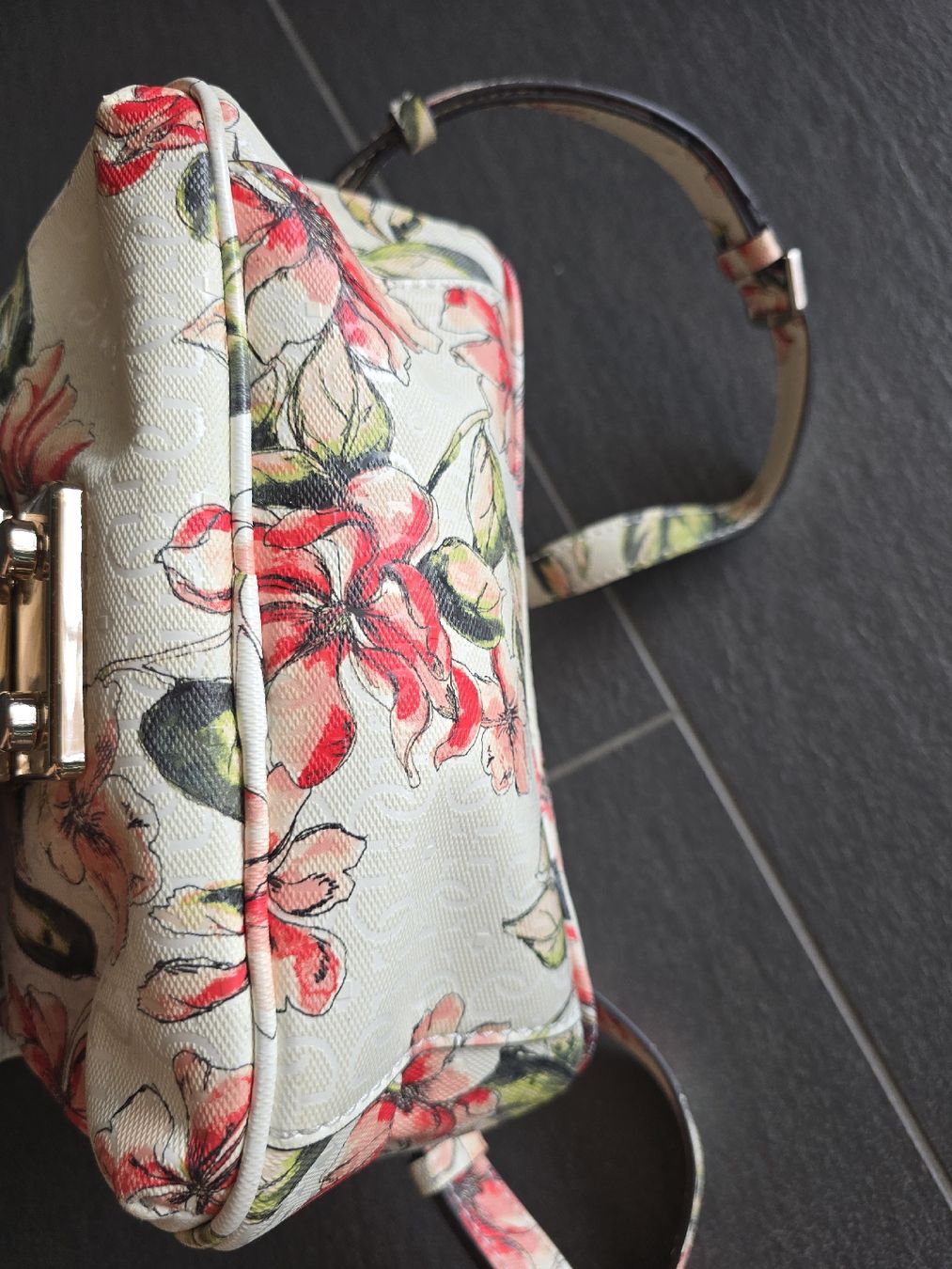 Guess Rucksäcke: Rucksack Guess – Gebraucht aus Wolfwil von chipsyyy 5