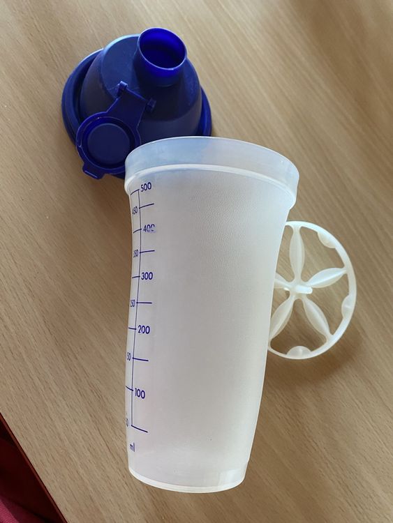 Tupperware Shaker m.Sieb (Gebraucht) in für CHF 10 – mit Lieferung auf ...