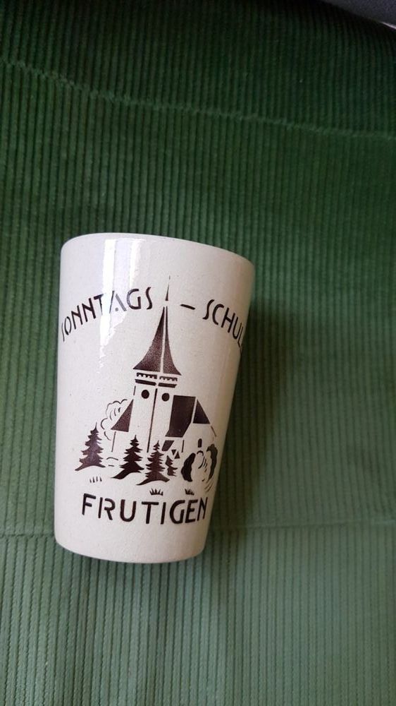 Tassen: Sonntagsschule Frutigen Keramikbecher – Gebraucht aus Spiegel b. Bern von ale_x59l