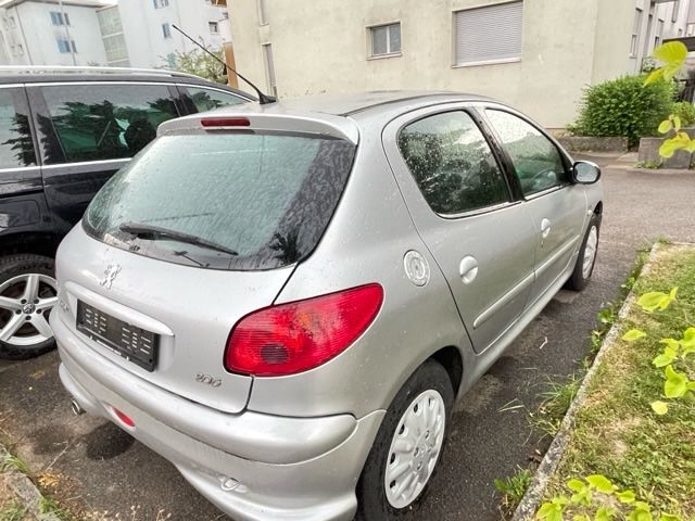 Peugeot Automobili: PEUGEOT   206 1.4 i – Usato da Dietikon venduto da Conborno 3