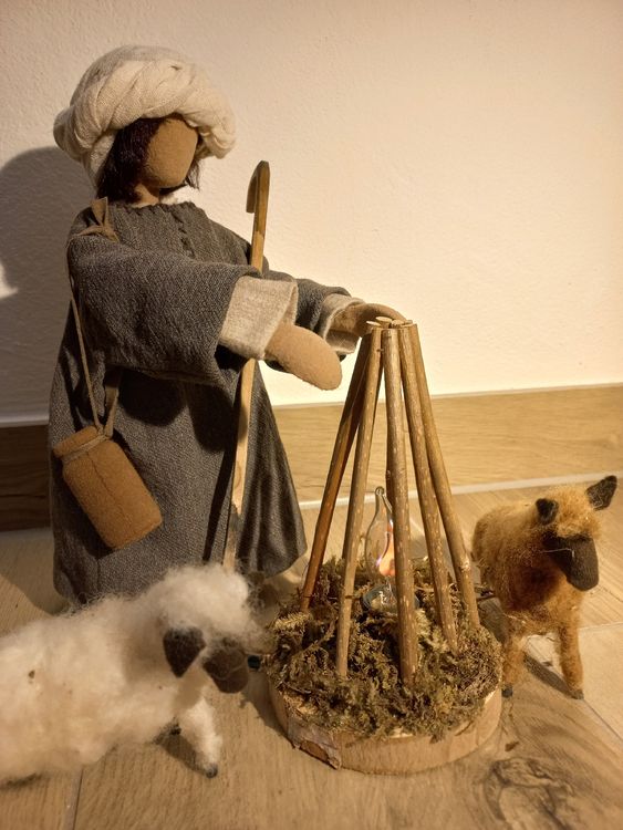 Moranduzzo Krippenfigur Hirte Auf Baumstamm 12cm - Handbemalt Made In Italy