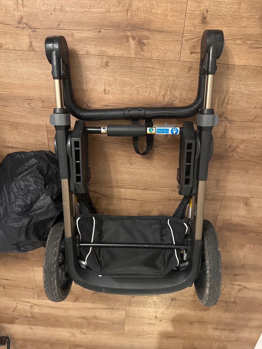 Emmaljunga Carrozzine: Emmaljunga Kinderwagen mit viel Zubehör – Usato da Klingnau venduto da leobox 7