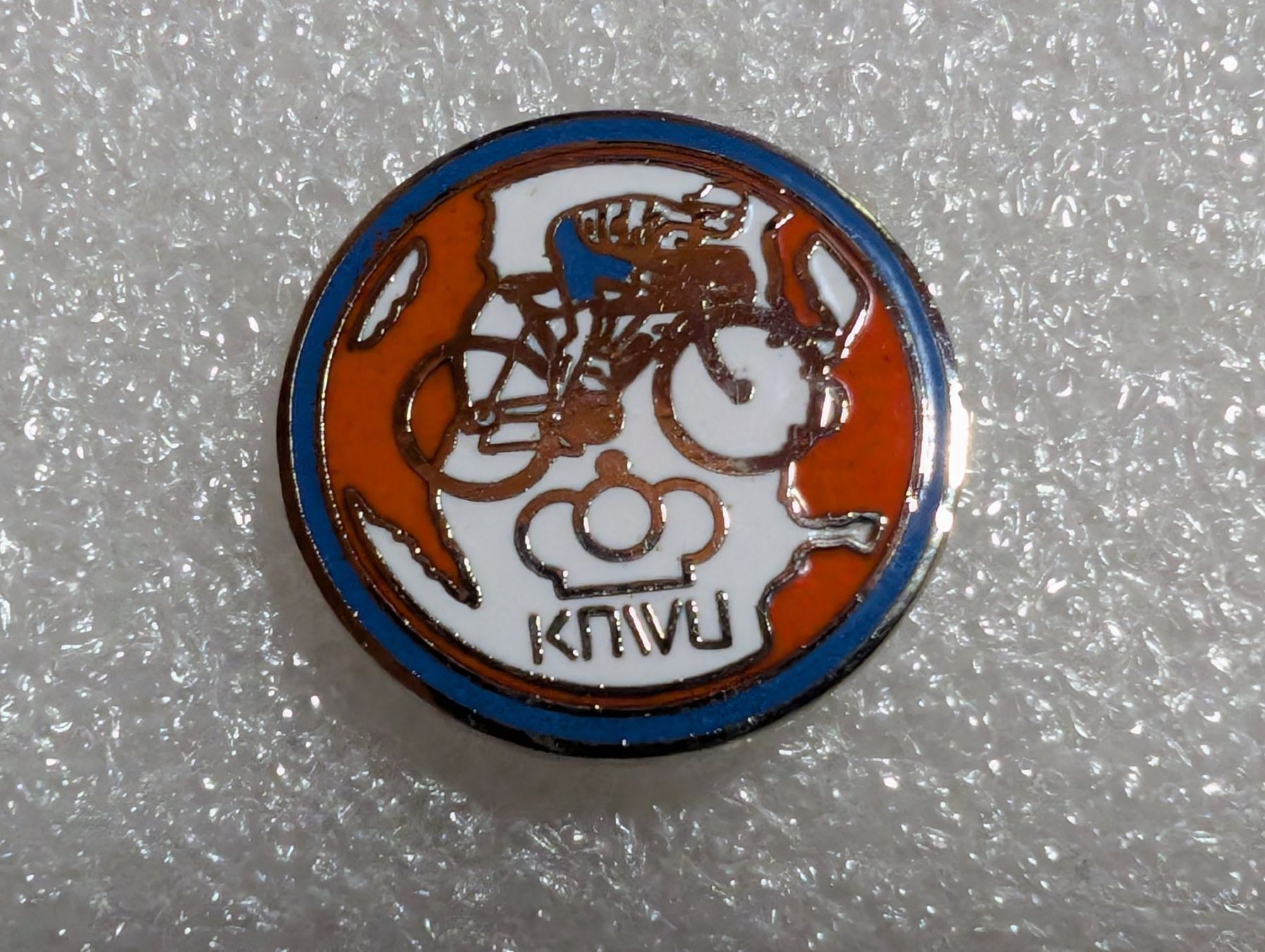 Placchette & Badge: Ansteckpin 264: Knivu – Usato da Oppligen venduto da Pin-Fall-Shop