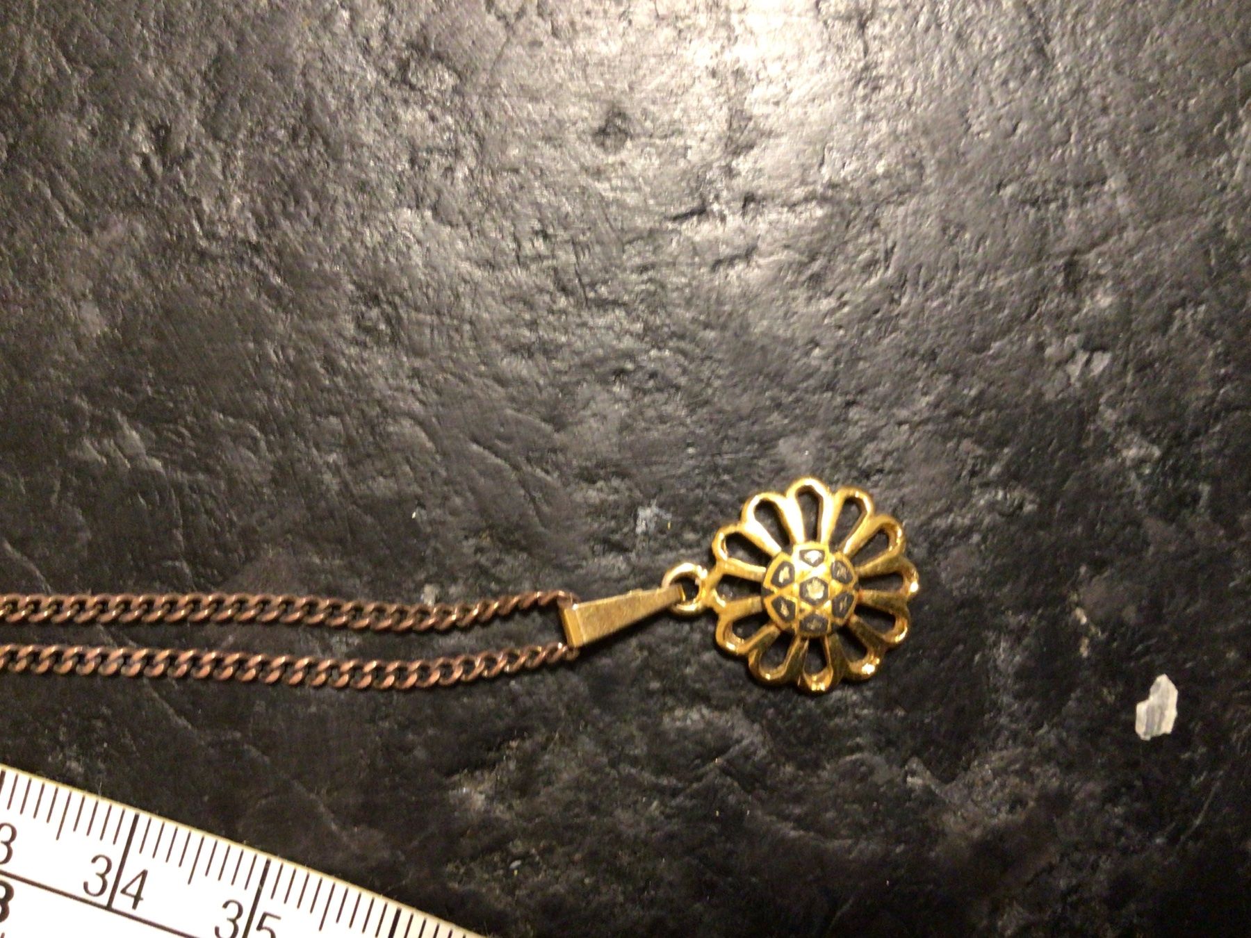 Catenine: A vendre: petit pendentif incrustations de métal – Usato da ORBE venduto da mar_j9rz