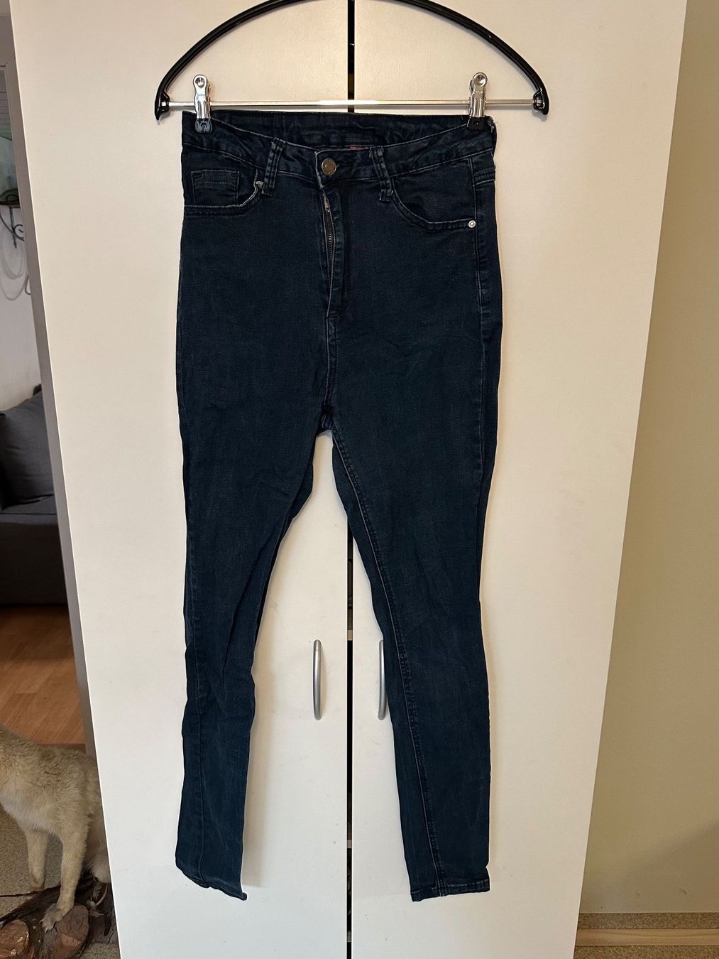 Jeans: Dunkelblaue Jeanshose (38) – Usato da Schaan venduto da Hermine2018