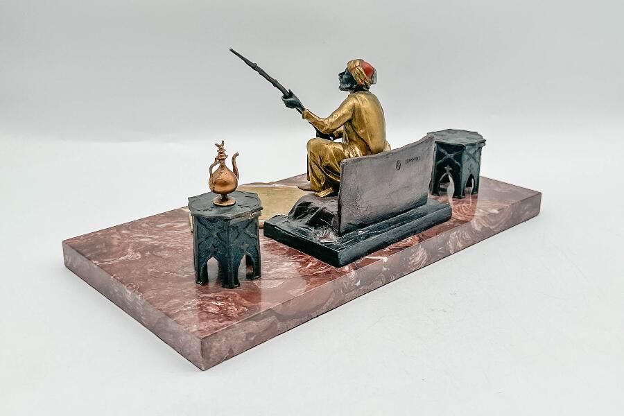 Alle Dekorationen: Orientalische Figur auf Marmorsockel – Gebraucht aus Altdorf UR von Liveo-shop 8