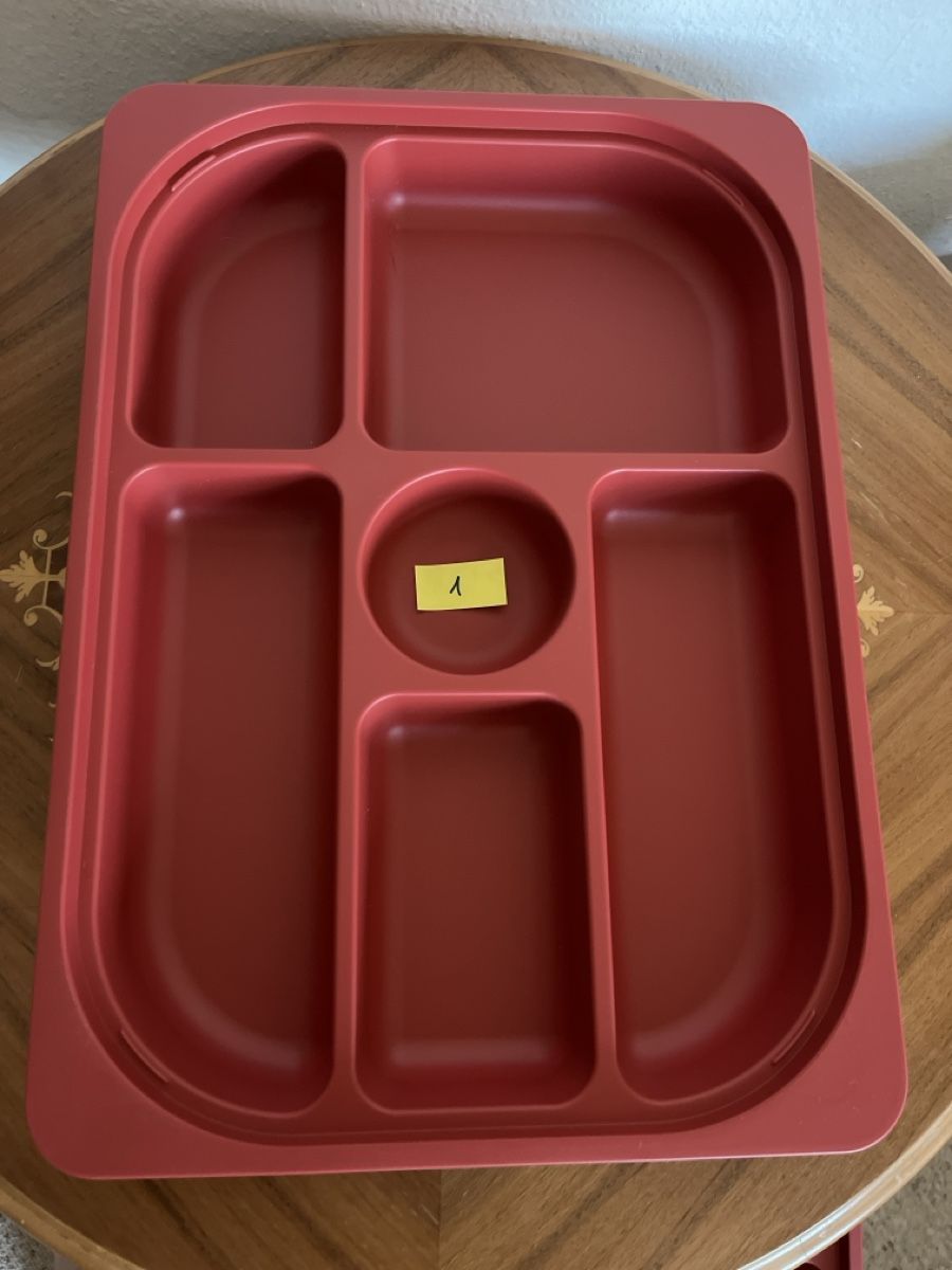 Ikea Behälter & Ähnliches: Trofast Einsatz mit Fächer in Rot – Gebraucht aus Dübendorf von Gfenni