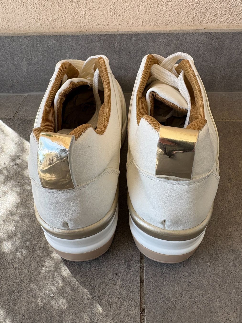 Damenschuhe: Keil-Sneaker weiss-gold – Neu und originalverpackt aus Contra von Oly_93 3