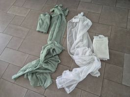 2x Schlaufengardinen weiss und hellgrün, 140x250cm